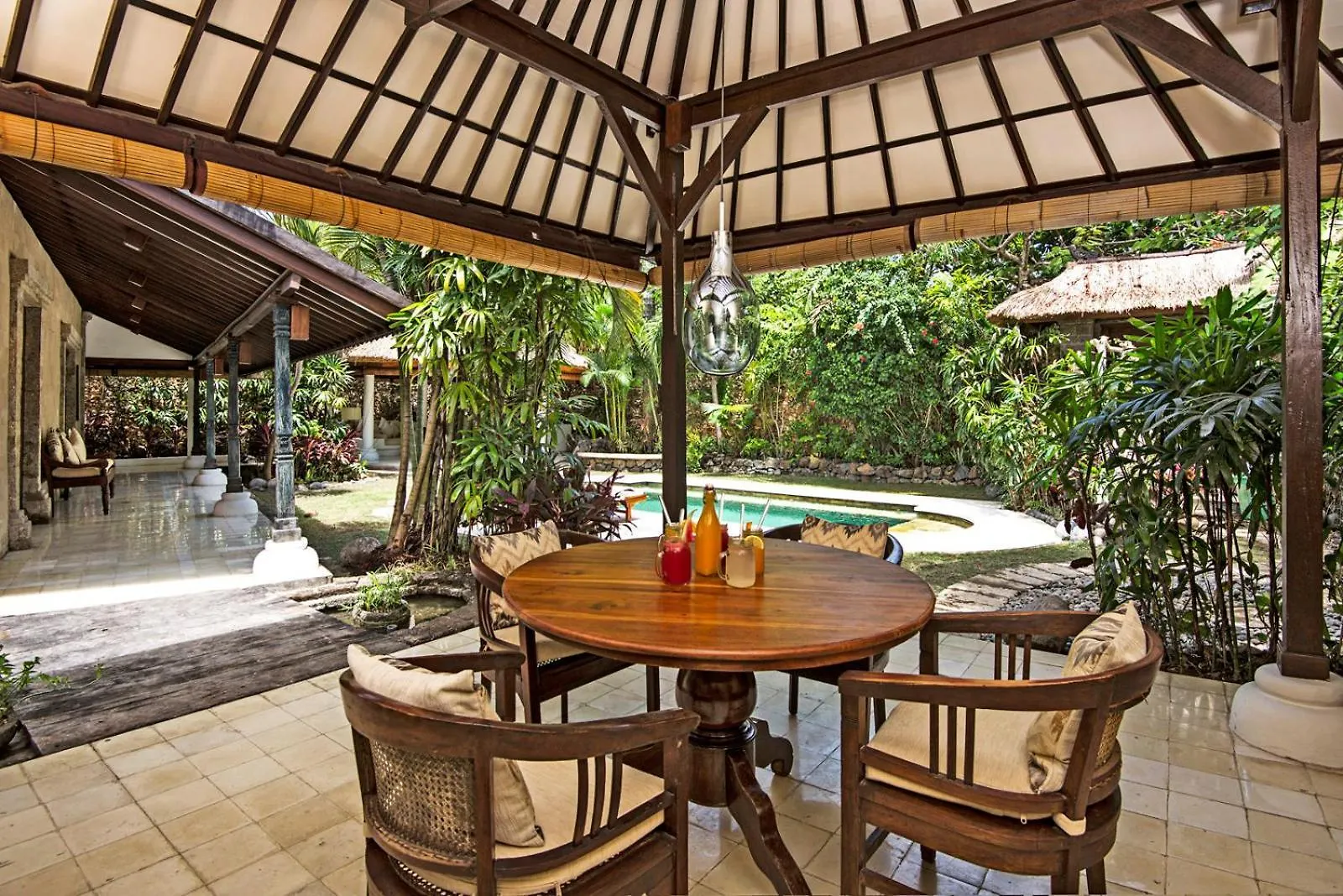Villa Kubu Seminyak Семиньяк